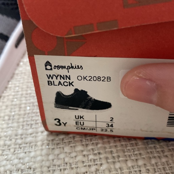 Oomphies Kids Running Shoes Sneakers 3Y Wynn Black Brand New in Box Velcro - Picture 2 of 3